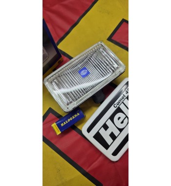 Hella COMET 450 – Óptica N/B con accesorios y tapa protectora