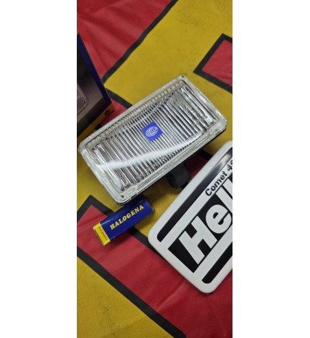 Hella COMET 450 – Óptica N/B con accesorios y tapa protectora