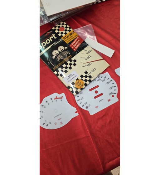 Esferas cuentakilómetros Hyundai Coupé fondo blanco Sport 0–240 km/h 8.000 rpm