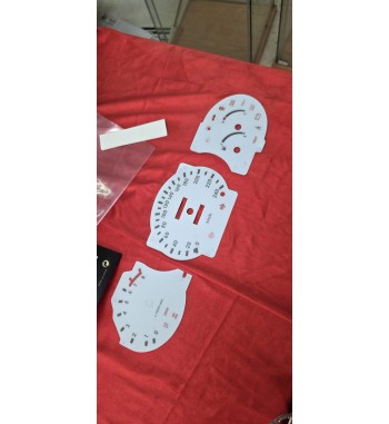 Esferas cuentakilómetros Hyundai Coupé fondo blanco Sport 0–240 km/h 8.000 rpm